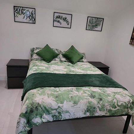 런던 Fancy Basement Flat B 아파트 외부 사진
