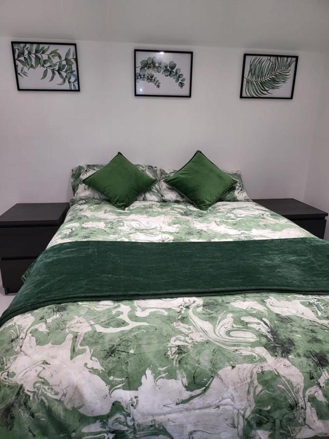 런던 Fancy Basement Flat B 아파트 외부 사진
