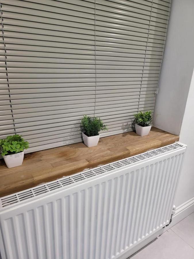 런던 Fancy Basement Flat B 아파트 외부 사진