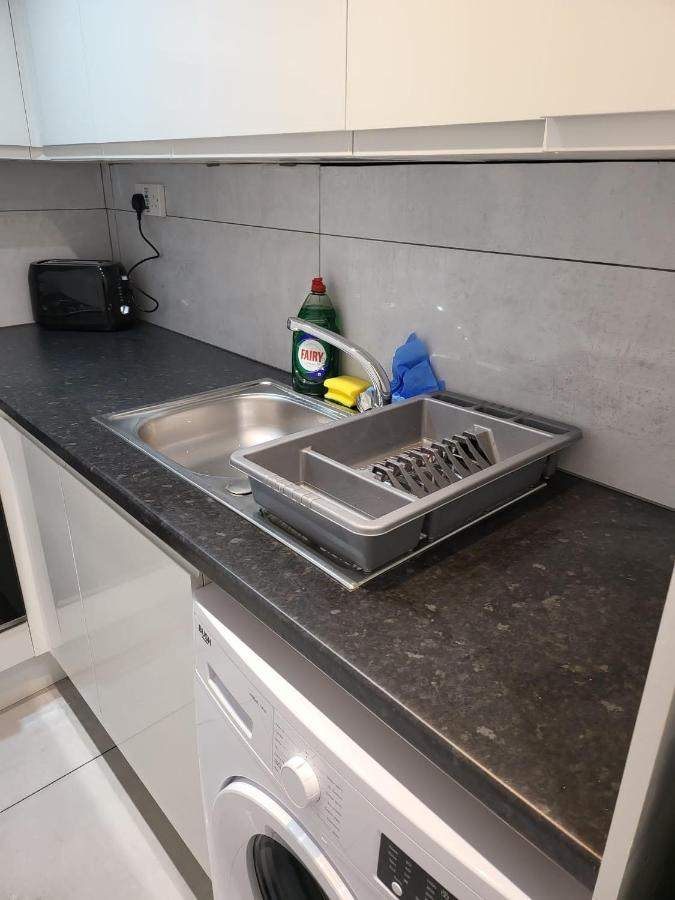 런던 Fancy Basement Flat B 아파트 외부 사진