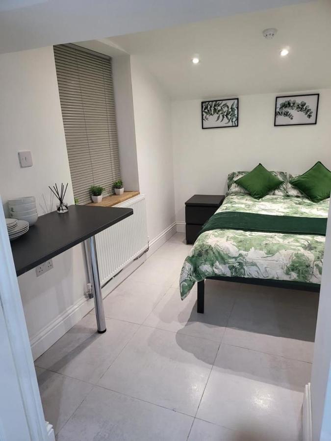 런던 Fancy Basement Flat B 아파트 외부 사진