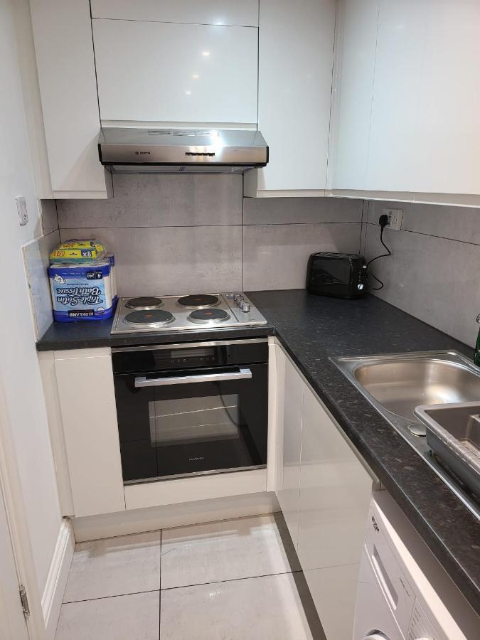 런던 Fancy Basement Flat B 아파트 외부 사진